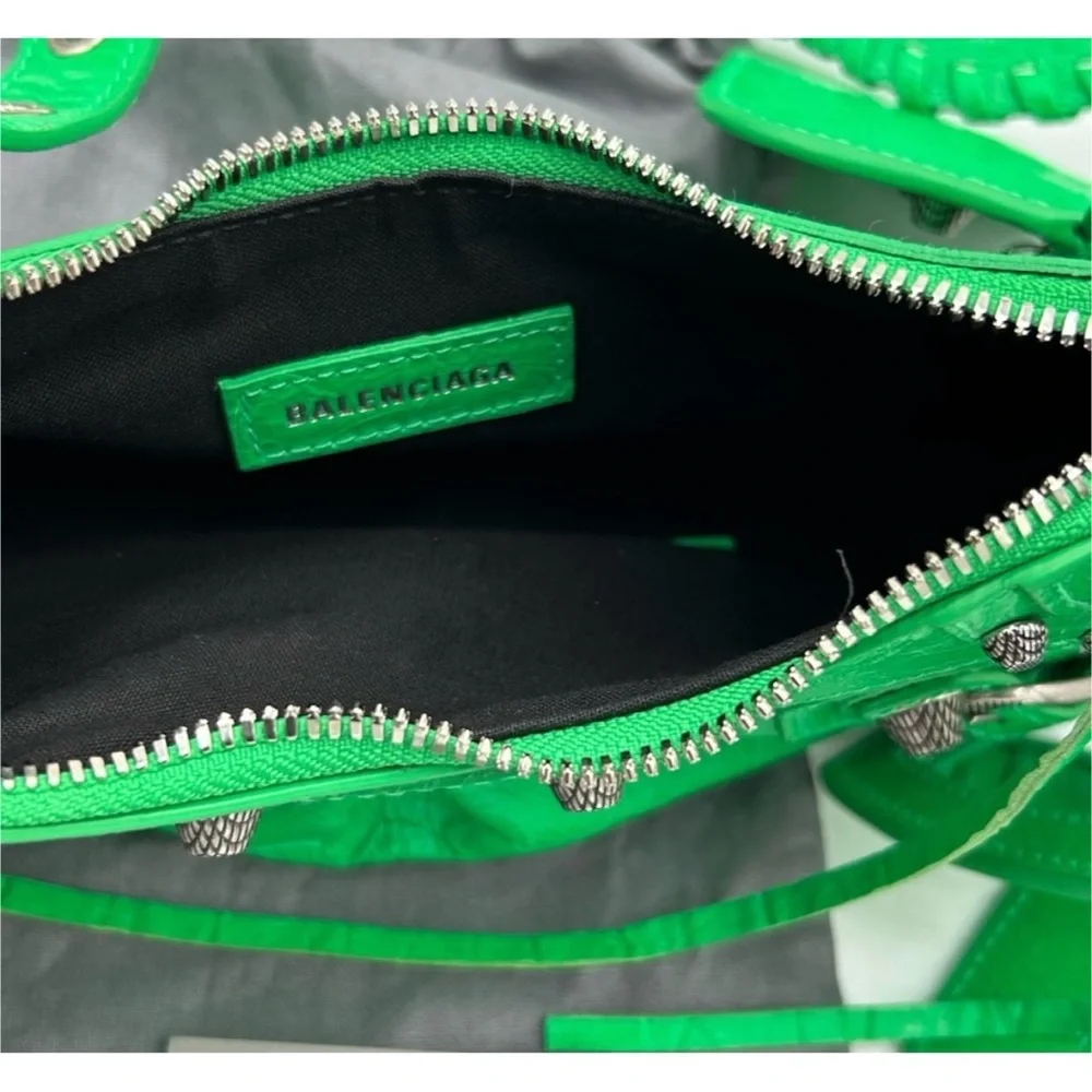Balenciaga Le Cagole shoulder bag in vivid green NWT